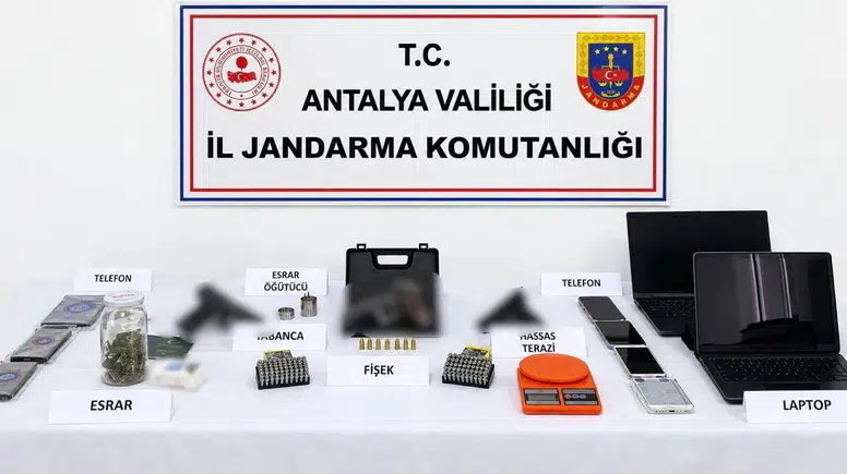 Kumluca'da Jandarmadan Uyuşturucu ve Silah Operasyonu: 5 Gözaltı