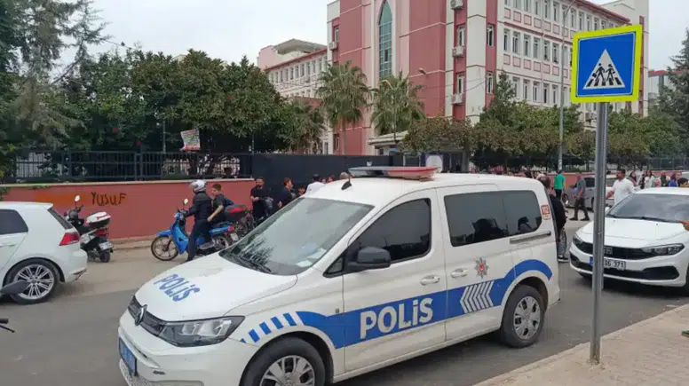 Adana'da Ortaokulda Bıçaklı Kavga: Bir Öğrenci Yaralandı