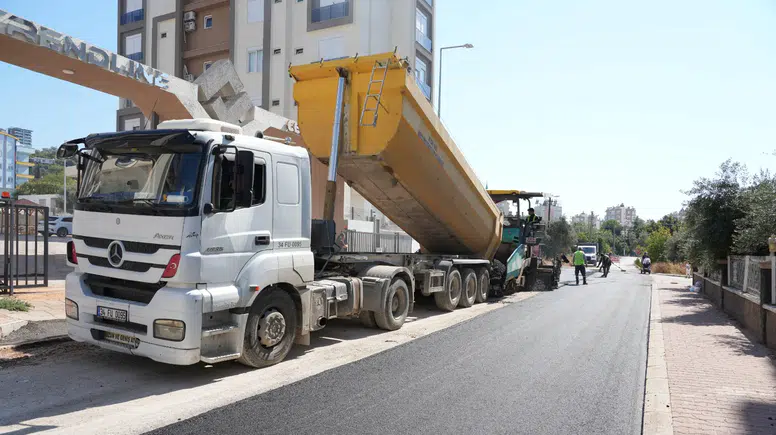 Esentepe Mahallesi'nde Sıcak Asfalt Çalışmaları Hız Kazandı