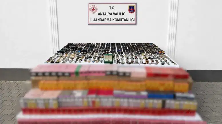 Manavgat'taki Gizli Depoya Baskın: 3.6 Milyon TL'lik Lüks Kaçak Ürün Çıktı