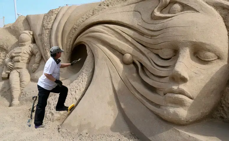 Lara'da 10 Bin Ton Kumdan 200 Dev Eser