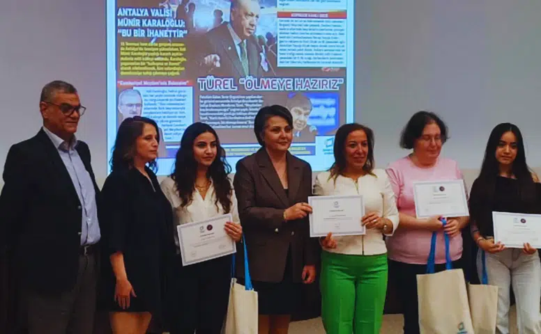 Akdeniz Üniversitesi’nde Gazetecilik Atölyesi: Genç İletişimciler 15 Temmuz Manşetlerini Yazdı