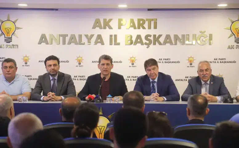 Menderes Türel CHP'ye Antalya Üzerinden Yüklendi