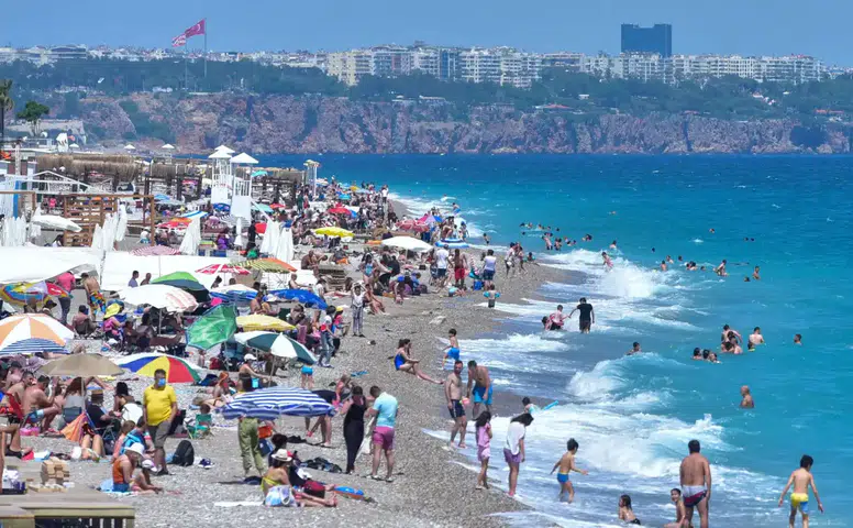 Tatilciler 9 Günlük Bayram Tatili'nde Antalya'ya Akın Etti