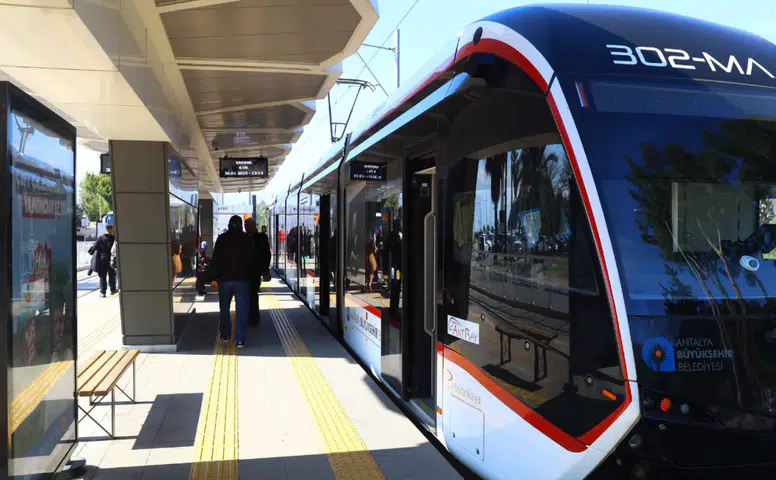 Antalya'da Bayram Müjdesi: Tramvay ve Otobüsler Ücretsiz