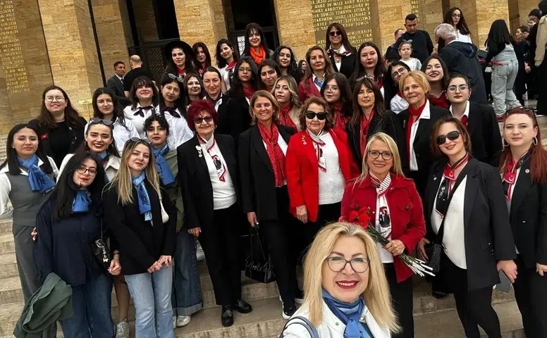 TÜKD'nin 'Genç Meşaleleri' Atatürk Devrimlerini Geleceğe Taşıyor