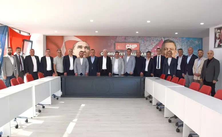 Muhittin Böcek İstifa Edecek mi? CHP Antalya'da İlçe Başkanlarıyla "Kritik" Zirve!