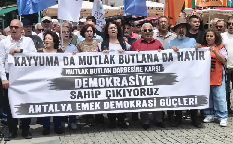 Antalya’da 'Mutlak Butlan' Eylemi: "Bu Bir Parti İçi Mesele Değil, Rejimin Müdahalesidir"
