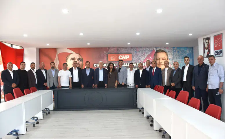 CHP Antalya’dan 'Mutlak Butlan' Kararına Karşı Oturma Eylemi!