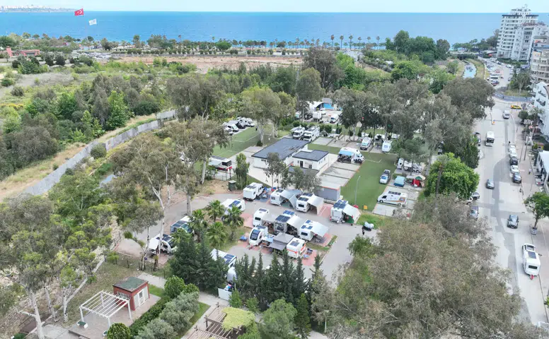 Antalya’da Karavan Severler Karavan Parklara Akın Ediyor