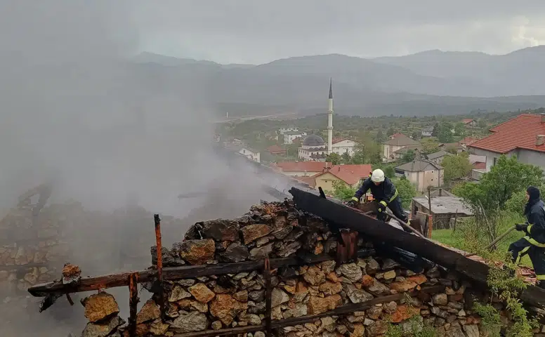 Antalya'da Tarih Kül Oldu: Akseki’nin Simgesi Düğmeli Ev Küle Döndü!