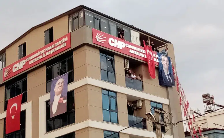 CHP Antalya’da Sosyal Medya Krizi!