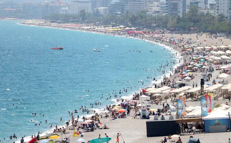 Bayram Tatilinin Son Gününde Konyaaltı Tıklım Tıklım!