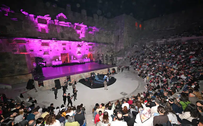 Aspendos’ta Perde Açıldı: 16. Uluslararası Tiyatro Festivali Başladı!