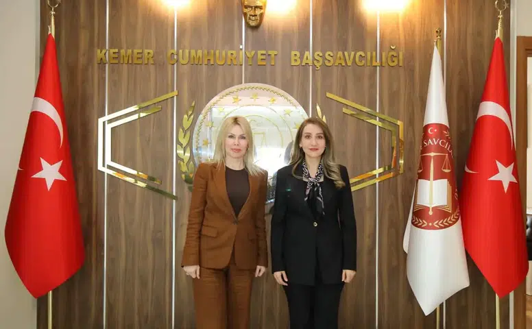 Antalya’nın İlk Kadın Cumhuriyet Başsavcı Vekiline Rektör’den Tebrik