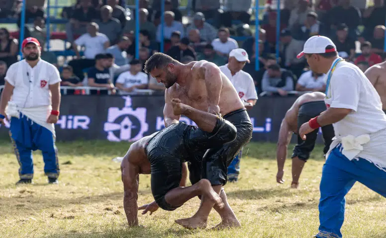 Manavgat Er Meydanı’nda Devler Sahne Aldı: Çeyrek Finalistler Belli Oldu!