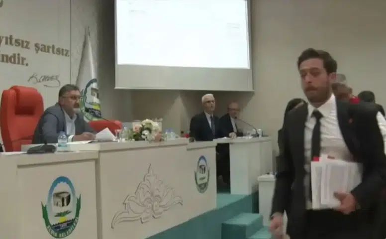 Serik Meclisi’nde CHP Salonu Terk Etti, Başkan Kumbul “İyi ki Geçmişim” Dedi