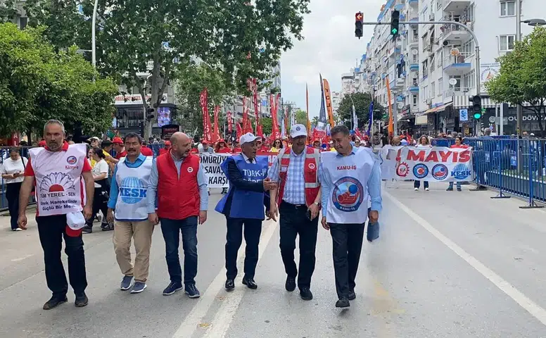 Türk-İş Antalya Meydanda: "Emek Güçlüdür, Gücünü Gösterir"
