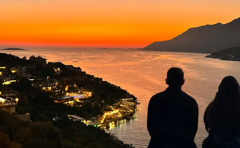 Kaş'ta Terk Edilen Hayalet Otel Gençlerin Uğrak Noktası Oldu