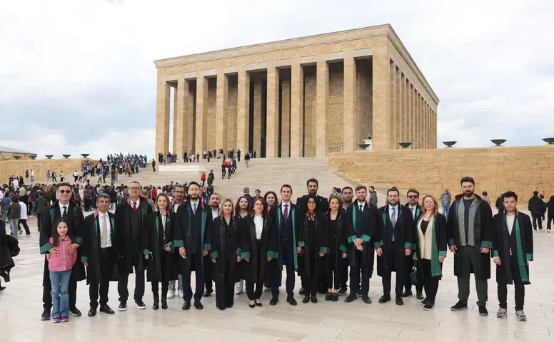 Antalya Barosu Anıtkabir’de: 100 Yıllık Çınar Ata’nın Huzuruna Çıktı!