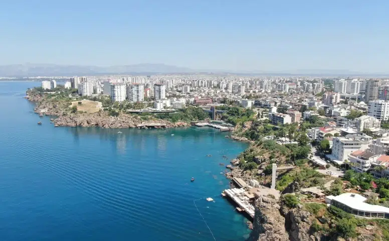 Antalya Falezleri'nde Gecekondu Tehlikesi