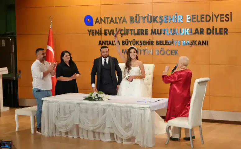 Akılda Kalsın Diye Seçtiler, Antalya'da Salonlar Doldu