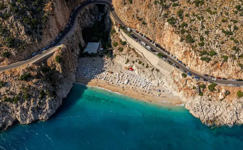 Avrupa'nın İlk 10 Plajı Arasındaki Kaputaş'ta Yaz Sezonu Açıldı