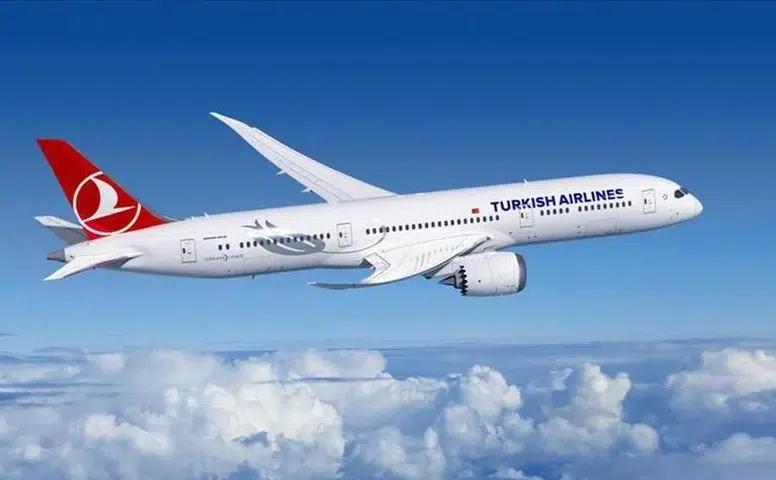 THY Uçağı Antalya'da Radar Direğine Çarptı