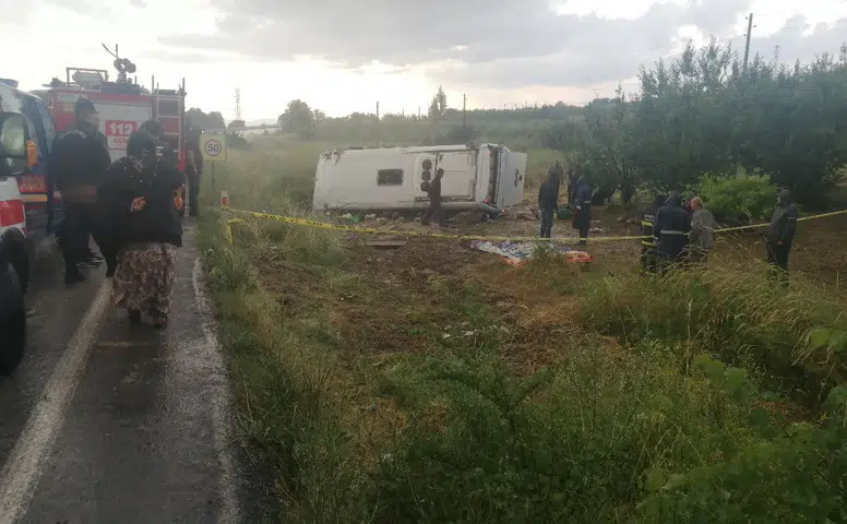 Isparta'da Tur Minibüsü Faciası! 4 Kişi Yaşamını Yitirdi, 16 Yaralı