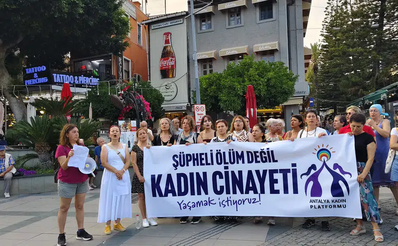 Antalya'da Kadınlar İsyan Bayrağını Açtı