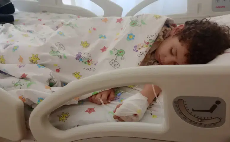 Antalya'da Kekten Çıkan Paket Zehirledi