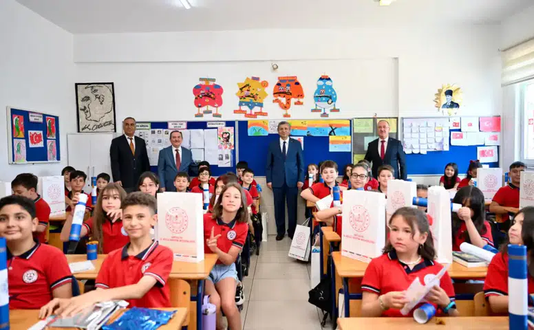 Antalya’da 484 Bin 576 Öğrenci İçin Karne Heyecanı
