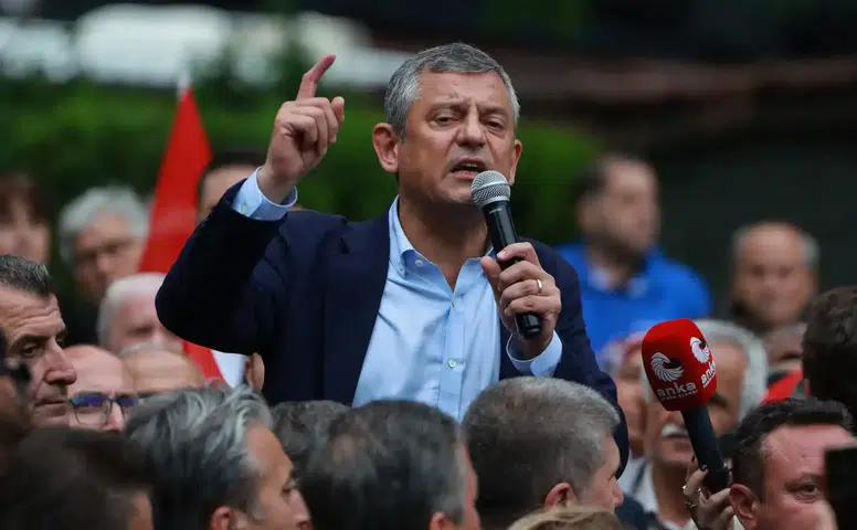 Özgür Özel Sahaya İndi, Antalya Örgütü Onu Yalnız Bırakmadı!