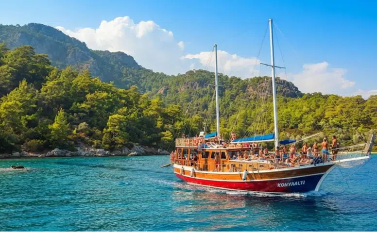 Konyaaltı'ndan Kemer'e Tekne Turları Başladı