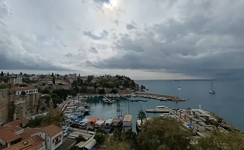 Körfezde Fırtına, 5 İlçede Şiddetli Rüzgar