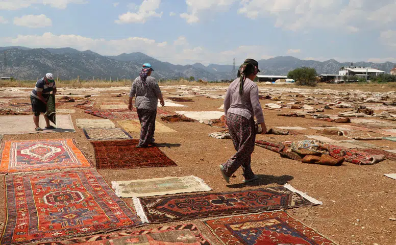 Tarihi Halılar Döşemealtı'nda Sanat Eserine Dönüşüyor