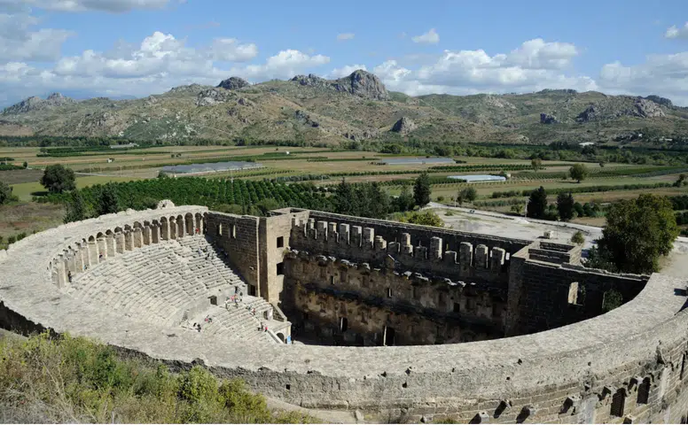 Aspendos'ta 2 Bin Yıllık Tiyatro Caddesi Keşfedildi