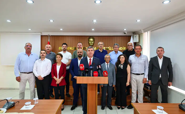 Burdur Belediye Başkanı ve Meclis Üyeleri CHP'den İstifa Etti