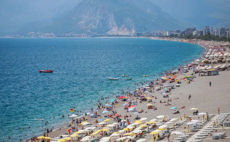 Antalya’da Deniz Suyu 30 Dereceyi Aştı!