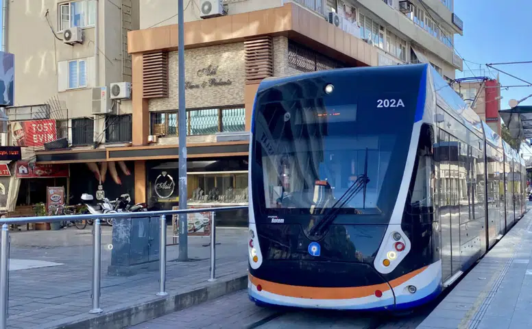 Gece Çıkan Yangın Sabahı Vurdu: Antalya'da Binlerce Yolcu Yolda Kaldı
