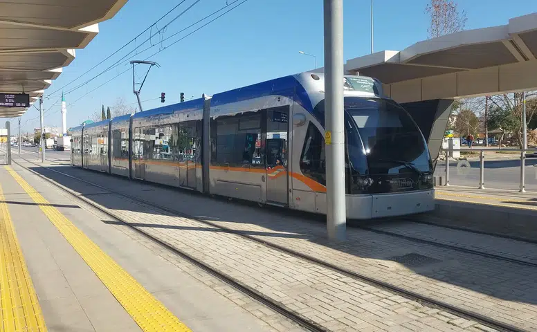 Antalya’da Ulaşım Krizi Sürüyor: T1 Hattında Seferler Başladı, Otogar Çıkmazı Devam Ediyor