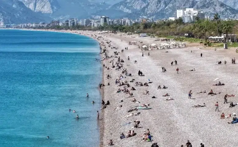 Antalya Denizlerindeki Görünmez Tehlike: Soframıza ve Kanımıza Nasıl Ulaşıyor?