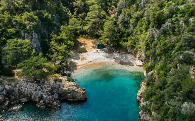 Antalya'nın Gizli Cenneti Korsan Koyu'nda Unutulmaz Kamp Rehberi