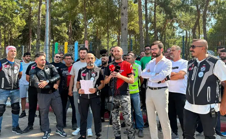 Bir Kurye Bıçaklandı, Yüzlercesi Sokağa İndi!
