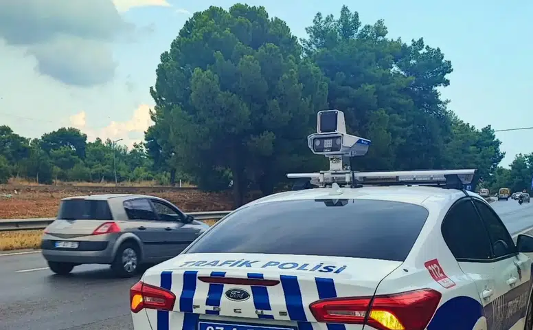 Antalya'da Yeni Nesil Radar Sistemi Görevde: Kral Yolu'nda Hız Yapan Yandı!