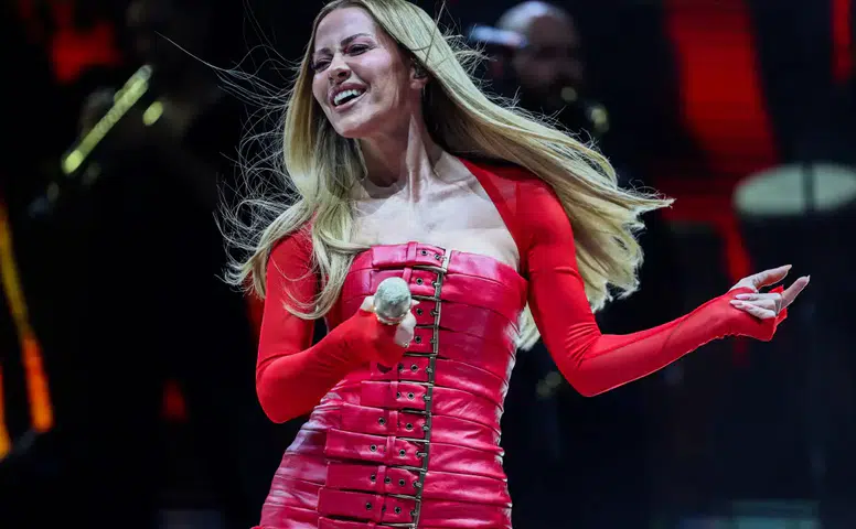 Antalya’da 30 Ağustos Coşkusu: Derya Uluğ’dan Unutulmaz Konser!