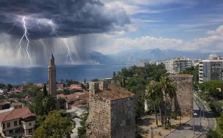 Antalya’da Öğle Alarmı: İlçe İlçe Yağış Haritası Netleşti