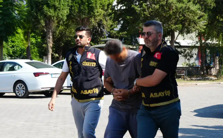 Antalya Havalimanı'nda Sevgilisini Öldüren Emekli Polis Tutuklandı