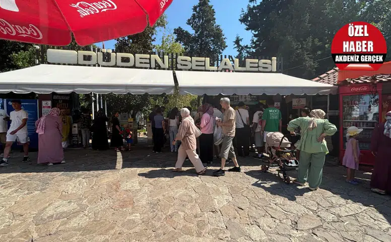 Antalya'da Sıcak Havadan Bunalanlar Düden Şelalesi'ne Akın Etti