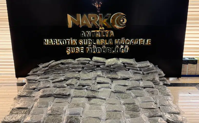 Antalya'da Zehir Tacirlerine Ağır Darbe: Depodan 250 Kilo Esrar Çıktı